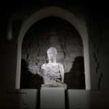 Nel museo civico del Castello svevo di Barletta si trova un busto in pietra calcarea, con qualche graffio qua e l� e privo di naso e braccia